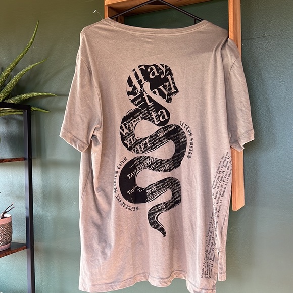 Taylor Swift Reputation Oversized Tour Shirt-Small - Picture 2 of 16